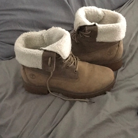 Women’s Timberland boots - Picture 2 of 2